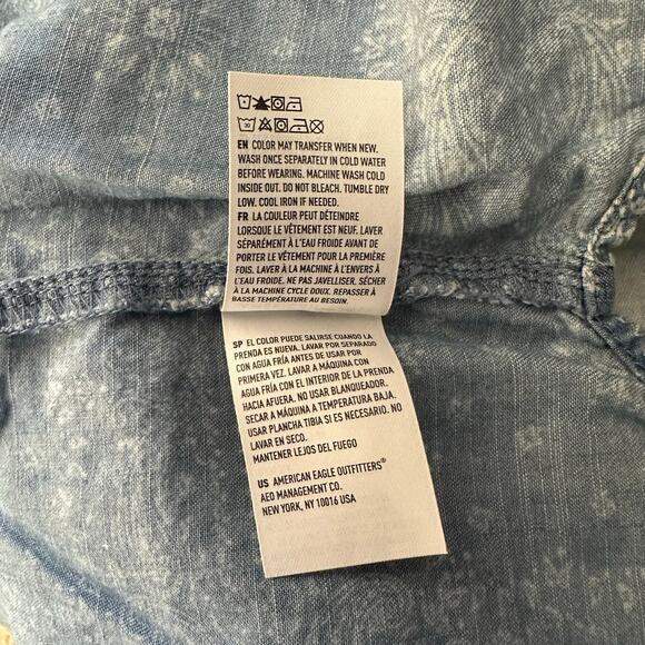 American Eagle Chambray Shirt Womens Medium Blue Ombre Bandana Print Western - Picture 9 of 9